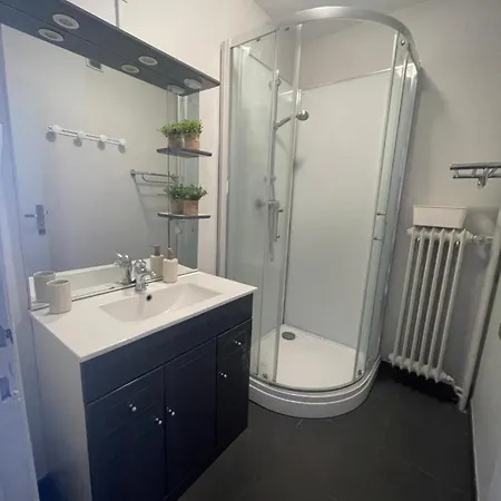 A 2 Pas Du Centre, 2 Chambres, 4 A 6 Personnes, Parking *