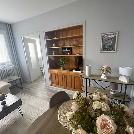 A 2 Pas Du Centre, 2 Chambres, Parking *