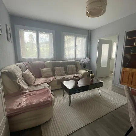 A 2 Pas Du Centre, 2 Chambres, Parking * Aurillac