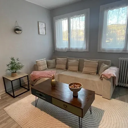 A 2 Pas Du Centre, 2 Chambres, 4 A 6 Personnes, Parking, Netflix * Aurillac