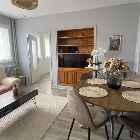 A 2 Pas Du Centre, 2 Chambres, 4 A 6 Personnes, Parking, Netflix Apartment *