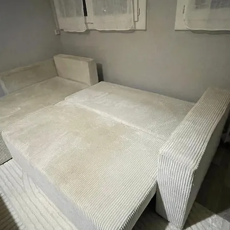 A 2 Pas Du Centre, 2 Chambres, 4 A 6 Personnes, Parking Appartement